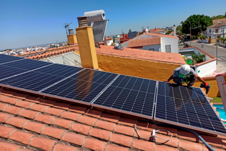 La Agencia Andaluza de la Energía incrementa el presupuesto para ayudas de autoconsumo de su programa regional hasta los 51 millones de euros