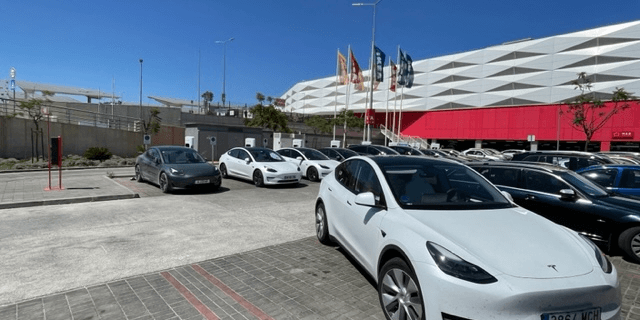 Irradia energía compra un Tesla