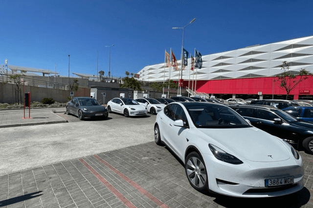 Irradia energía compra un Tesla
